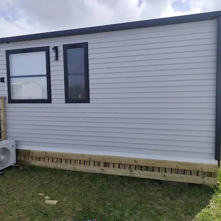 Mobil Num 4 , Se Situant Dans Un Parc De Résidence De Loisir Proche De La * Grandcamp-Maisy